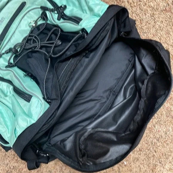 L L Bean bookbag with lots of compartments - Picture 2 of 9